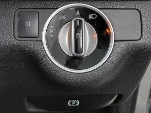 Mercedes-Benz C-Class C180CGI BlueEfficiency Avantgarde Touchshift - Image 11