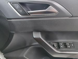 Volkswagen Polo hatch 1.0TSI R-Line - Image 11