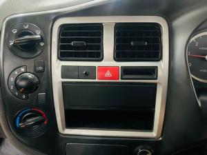 Hyundai H-100 Bakkie 2.6D deck - Image 9