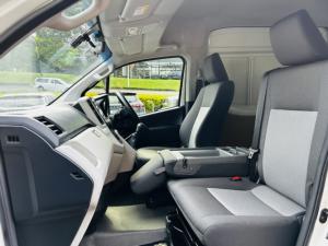 Toyota Quantum 2.8 SLWB panel van - Image 8