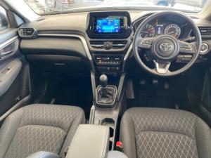 Toyota Urban Cruiser 1.5 XR manual - Image 9