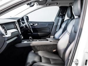 Volvo XC60 B6 AWD Ultimate Dark - Image 9