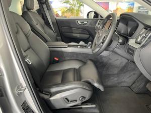 Volvo XC60 T8 Twin Engine AWD Ultimate Dark - Image 15