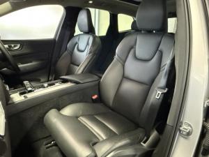 Volvo XC60 B5 AWD Plus Dark - Image 11