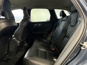 Volvo XC60 B5 AWD Essential - Image 13