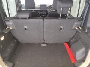 Suzuki Jimny 1.5 GLX AllGrip 5-door manual - Image 10