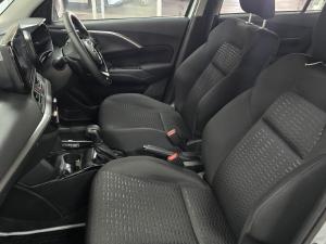 Suzuki Swift 1.2 GLX auto - Image 16