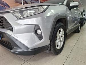Toyota RAV4 2.0 GX auto - Image 3