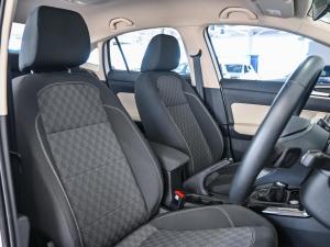 Volkswagen Polo sedan 1.0TSI Life - Image 10