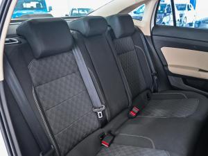 Volkswagen Polo sedan 1.0TSI Life - Image 11