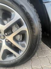 Land Rover Defender 110 D350 X-Dynamic HSE - Image 15