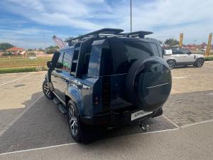 Land Rover Defender 110 D350 X-Dynamic HSE - Image 6