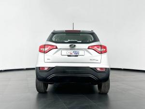 Mahindra XUV300 1.5D - Image 6