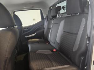 Nissan Navara 2.5DDTi double cab SE Plus auto - Image 10