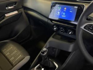 Nissan Magnite 1.0 Visia manual - Image 11