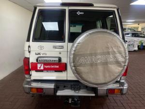 Toyota Land Cruiser 76 4.5D-4D V8 station wagon LX - Image 4