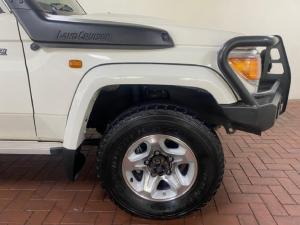 Toyota Land Cruiser 76 4.5D-4D V8 station wagon LX - Image 6