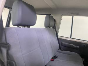 Toyota Land Cruiser 76 4.5D-4D V8 station wagon LX - Image 9