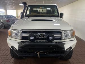 Toyota Land Cruiser 79 4.5D-4D LX V8 single cab - Image 1