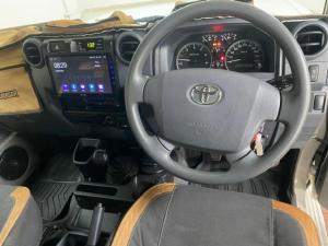 Toyota Land Cruiser 79 4.5D-4D LX V8 single cab - Image 7