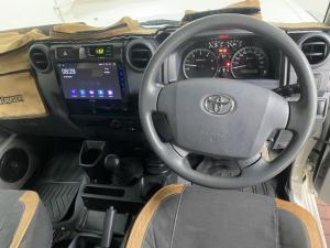 Toyota Land Cruiser 79 4.5D-4D LX V8 single cab - Image 9
