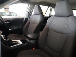 Toyota RAV4 2.0 GX auto - Image 12