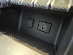 Volkswagen Amarok 2.0TDI double cab Life auto - Image 9