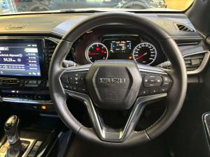 Isuzu D-Max 3.0TD double cab V-Cross - Image 15