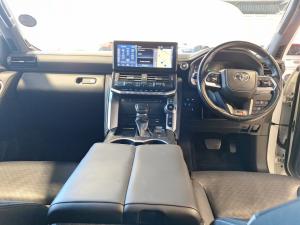 Toyota Land Cruiser 300 3.3D GR-Sport - Image 6
