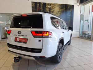Toyota Land Cruiser 300 3.3D GR-Sport - Image 2