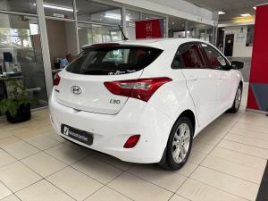Hyundai i30 1.6 Premium - Image 2