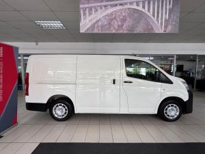 Toyota Quantum 2.8 LWB panel van - Image 3