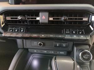 Toyota Land Cruiser Prado 2.8GD VX-R - Image 12