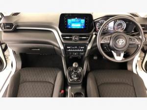 Toyota Urban Cruiser 1.5 XR manual - Image 6