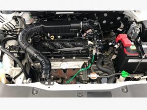 Toyota Urban Cruiser 1.5 XR manual - Image 10