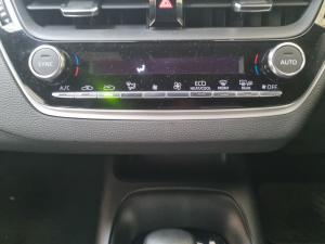 Toyota Corolla hatch 1.8 Hybrid XS - Image 14