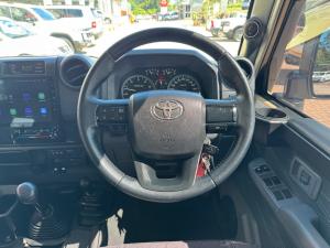 Toyota Land Cruiser 79 4.5D-4D V8 double cab LX - Image 8