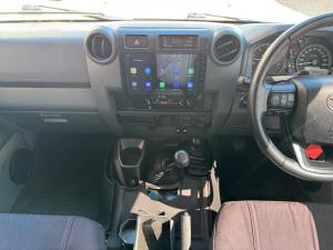 Toyota Land Cruiser 79 4.5D-4D V8 double cab LX - Image 13