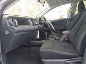 Toyota RAV4 2.0 GX auto - Image 7
