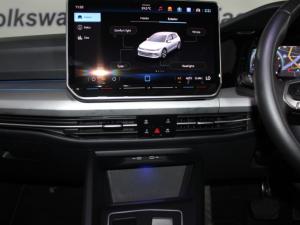 Volkswagen Golf 1.4 TSI Life + Tiptronic - Image 11
