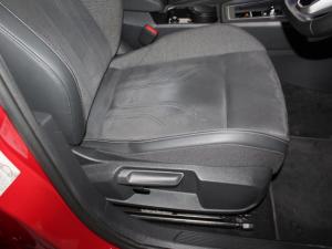 Volkswagen Golf 1.4 TSI Life + Tiptronic - Image 17