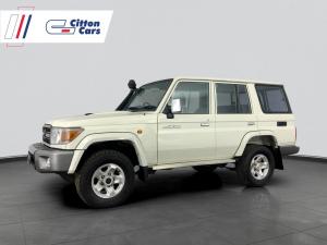 Toyota Landcruiser 76 4.5D V8 S/W - Image 1