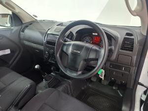 Isuzu D-Max Gen 6 250 single cab Fleetside safety - Image 9
