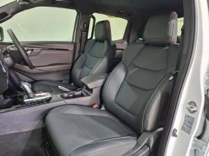 Isuzu D-Max 3.0TD double cab V-Cross - Image 9