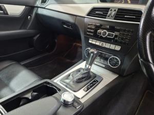 Mercedes-Benz C-Class C200 Classic - Image 12