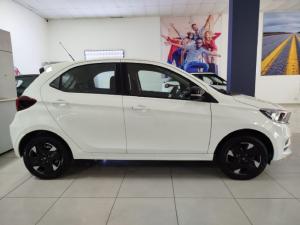 Tata Tiago 1.2 XT manual - Image 2