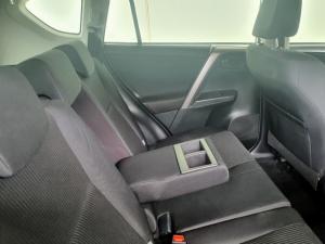 Toyota RAV4 2.0 GX auto - Image 8