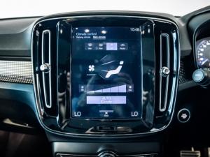 Volvo XC40 T3 R-Design auto - Image 19