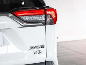 Toyota RAV4 2.0 VX - Image 11
