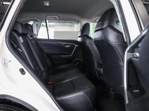 Toyota RAV4 2.0 VX - Image 12
